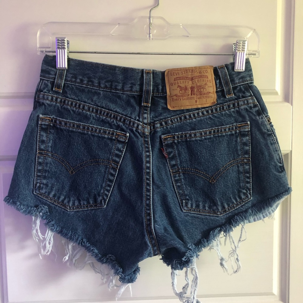 ✨Levi’s✨ Shorts - Picture 3 of 5